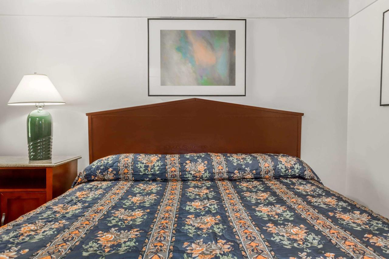 Knights Inn - Cayce Bagian luar foto