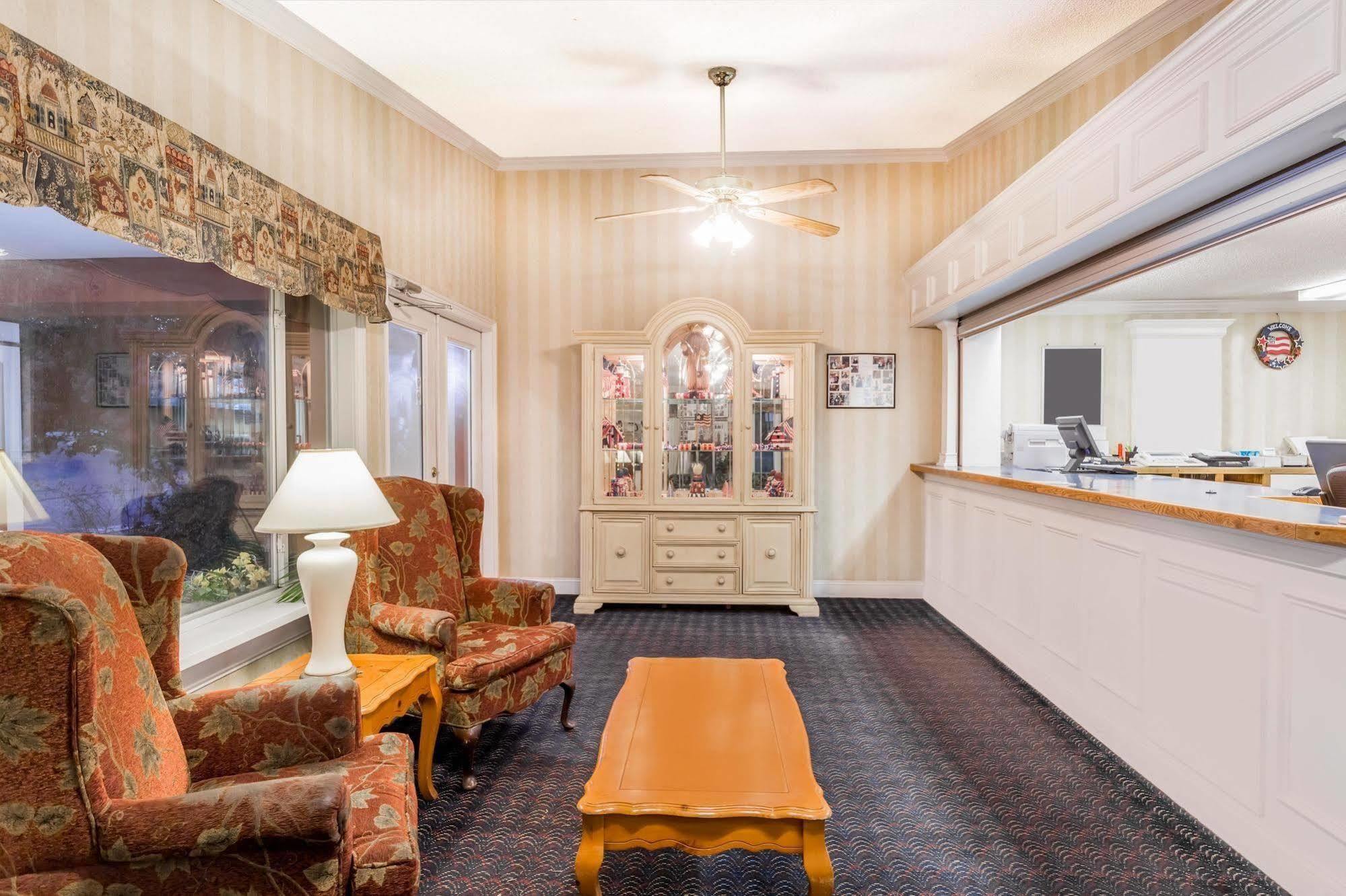 Knights Inn - Cayce Bagian luar foto
