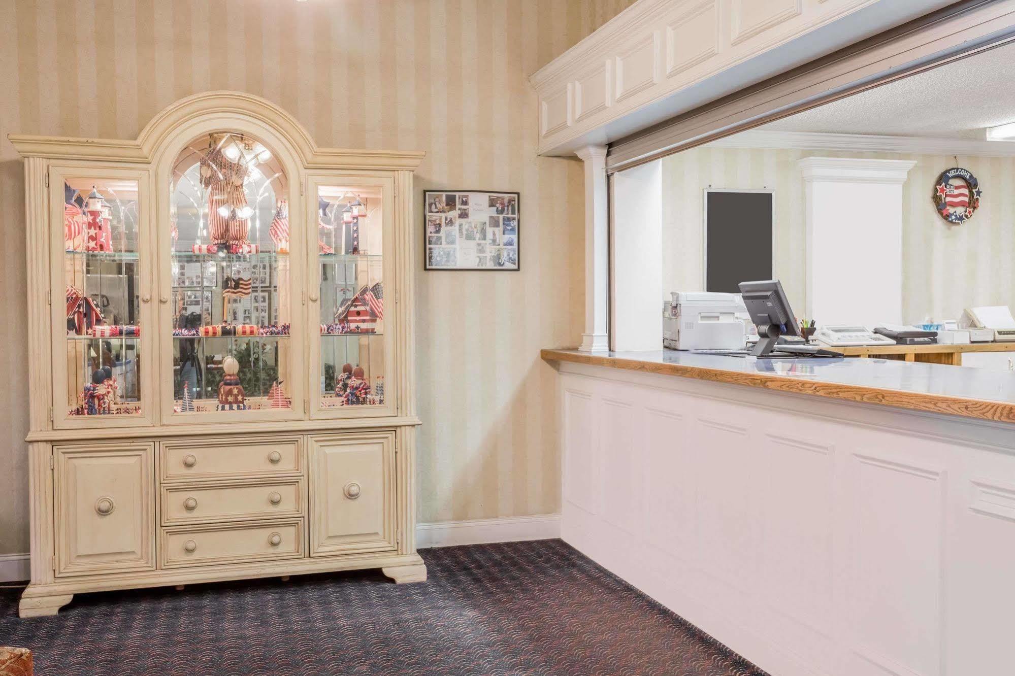Knights Inn - Cayce Bagian luar foto