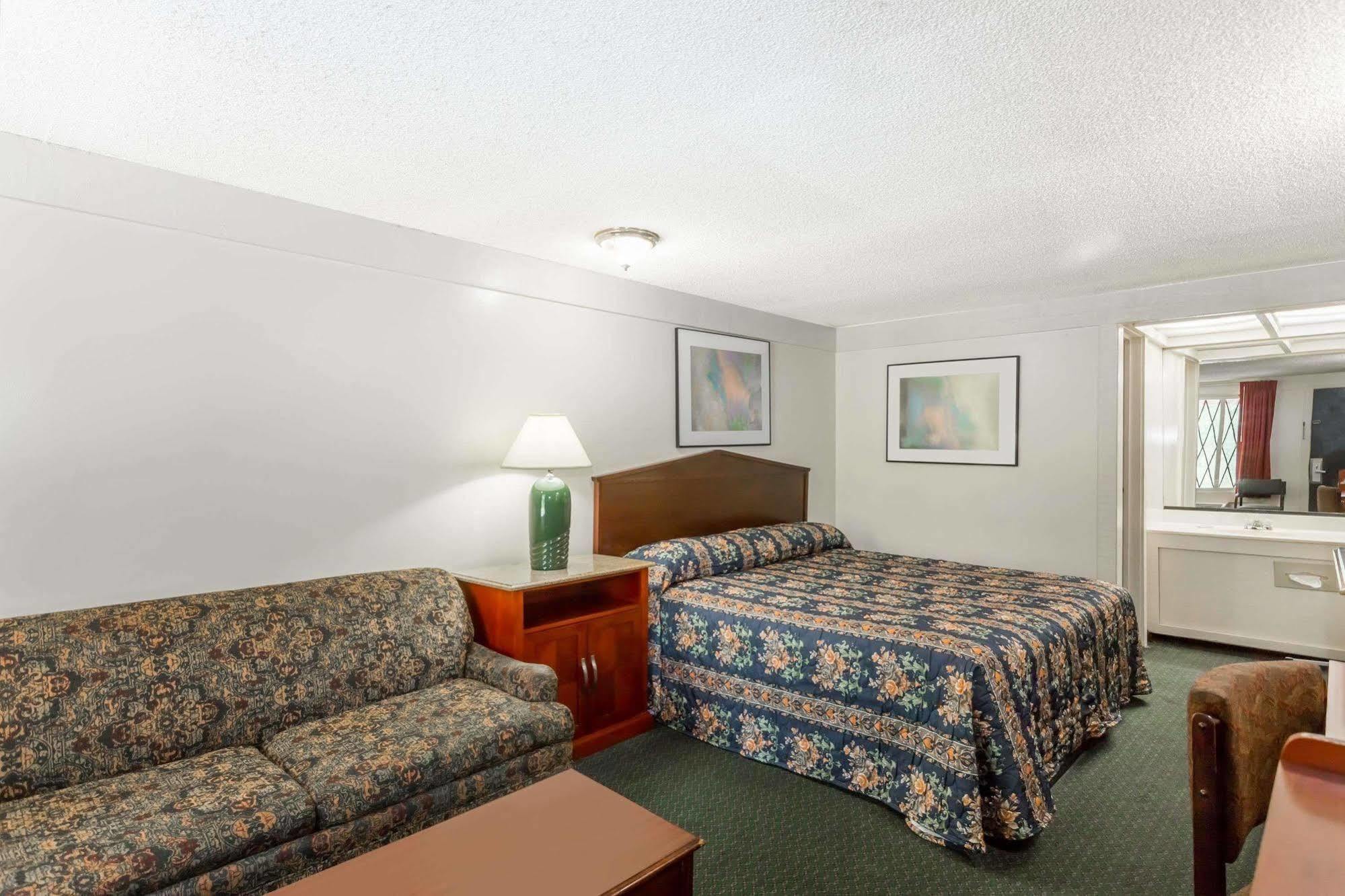 Knights Inn - Cayce Bagian luar foto