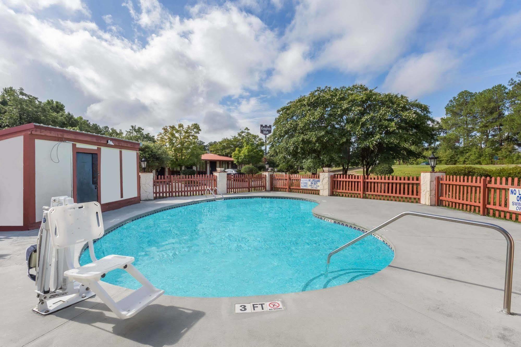 Knights Inn - Cayce Bagian luar foto